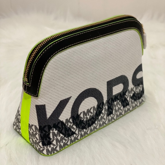 Mk travel POUCH